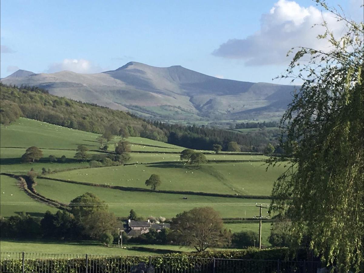 Cosy Arts & Crafts Cottage With Stunning Views Brecon Bagian luar foto