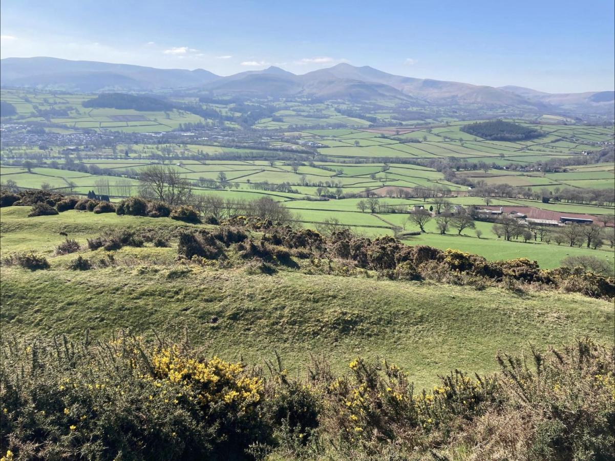 Cosy Arts & Crafts Cottage With Stunning Views Brecon Bagian luar foto